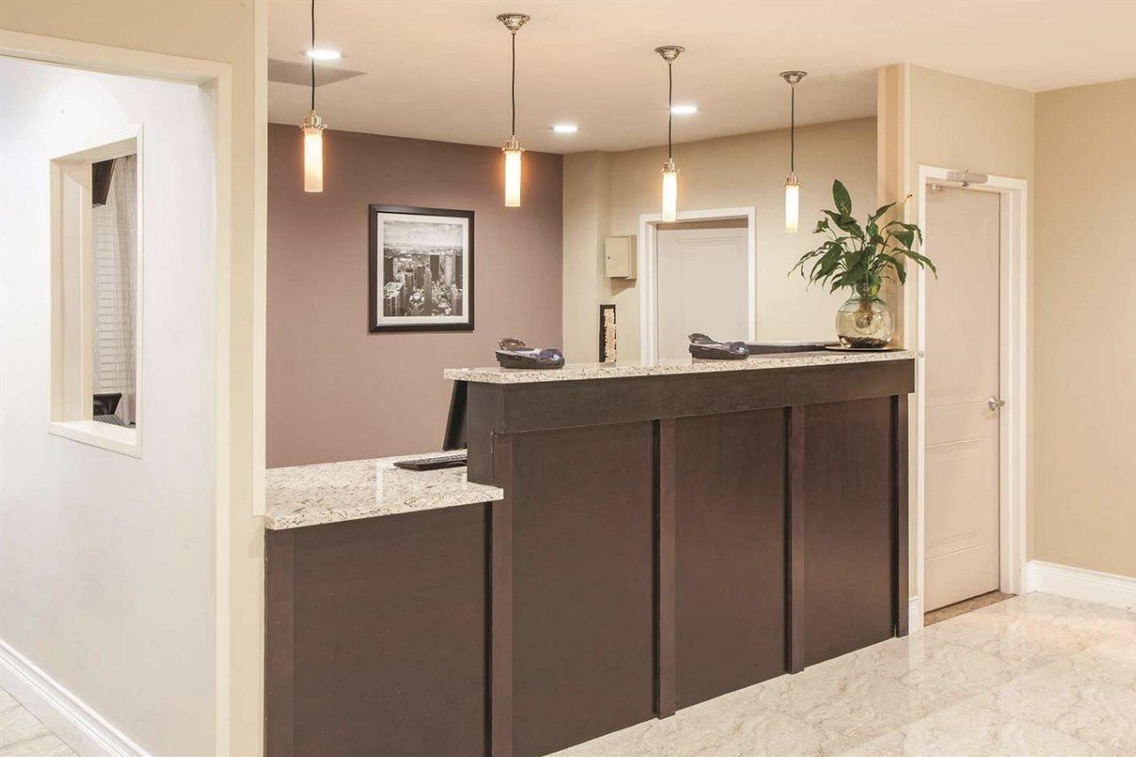 La Quinta Inn & Suites Far Rockaway - Beach Hotel New York Extérieur photo