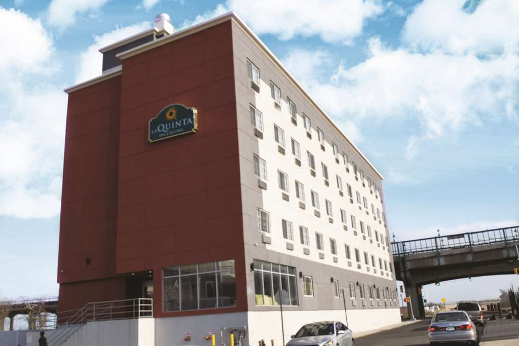 La Quinta Inn & Suites Far Rockaway - Beach Hotel New York Extérieur photo