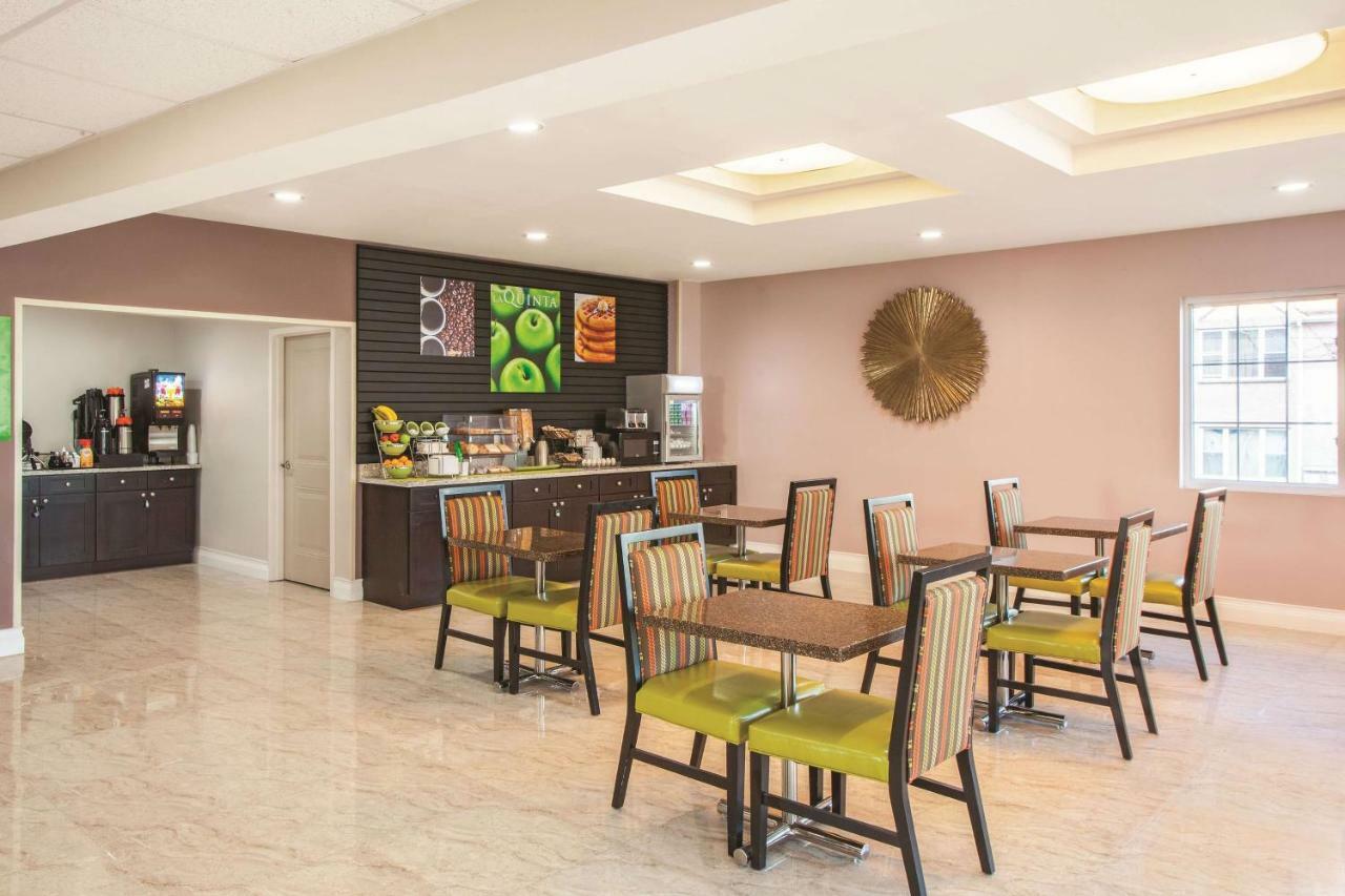 La Quinta Inn & Suites Far Rockaway - Beach Hotel New York Extérieur photo