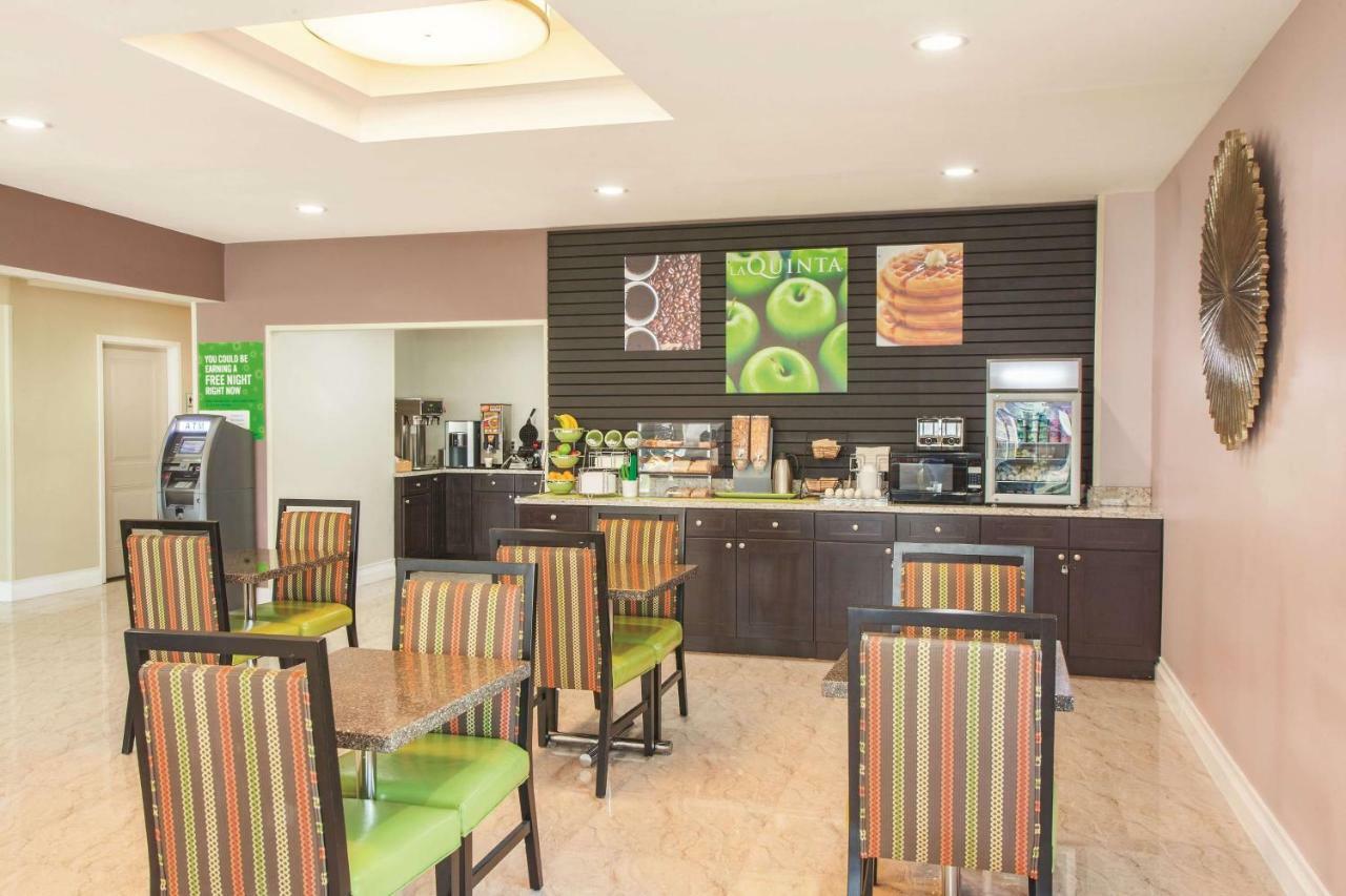 La Quinta Inn & Suites Far Rockaway - Beach Hotel New York Extérieur photo