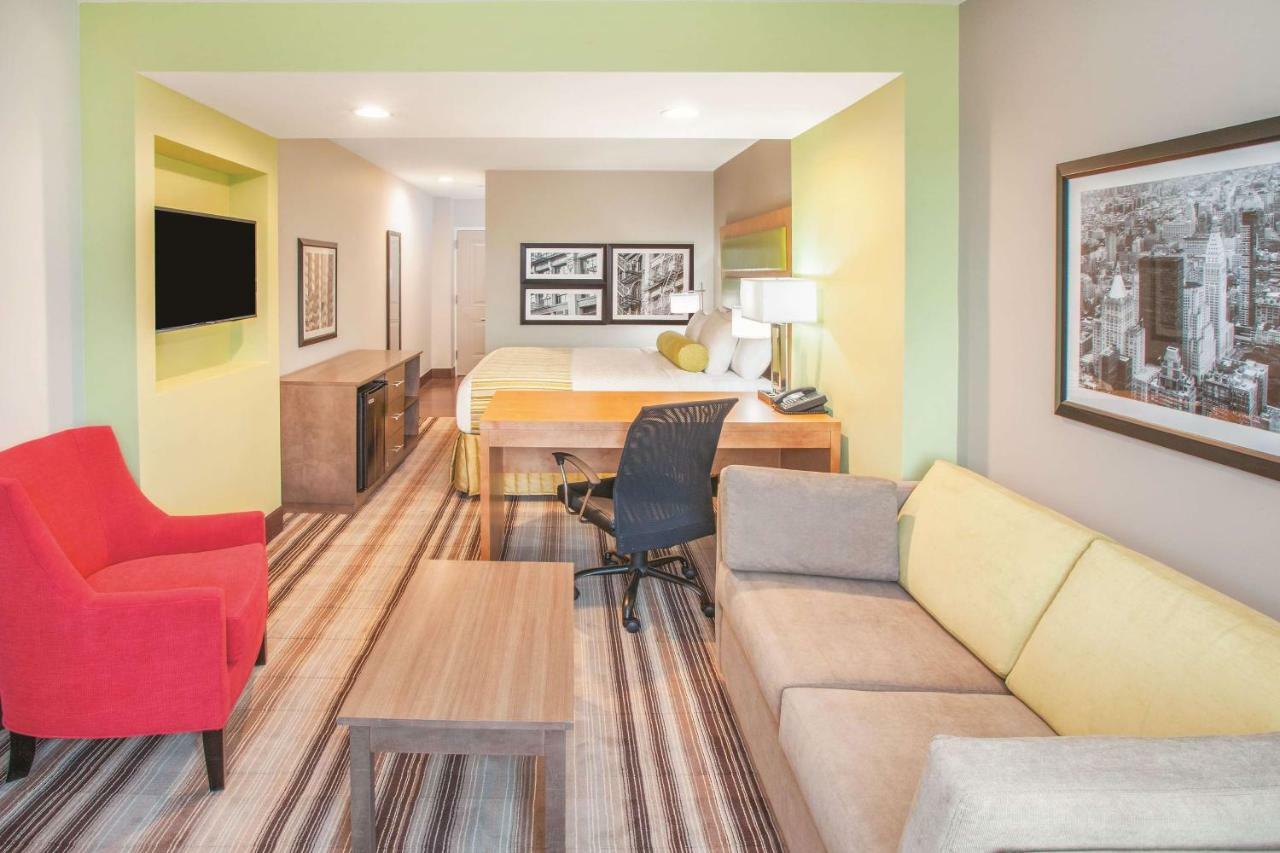 La Quinta Inn & Suites Far Rockaway - Beach Hotel New York Extérieur photo